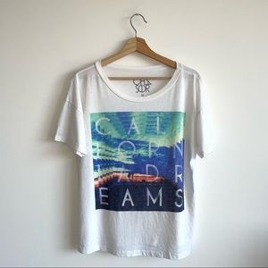 CALIFORNIA DREAMS Women’s White Crew Neck Boxy Medium t-shirt with Short Sleeves